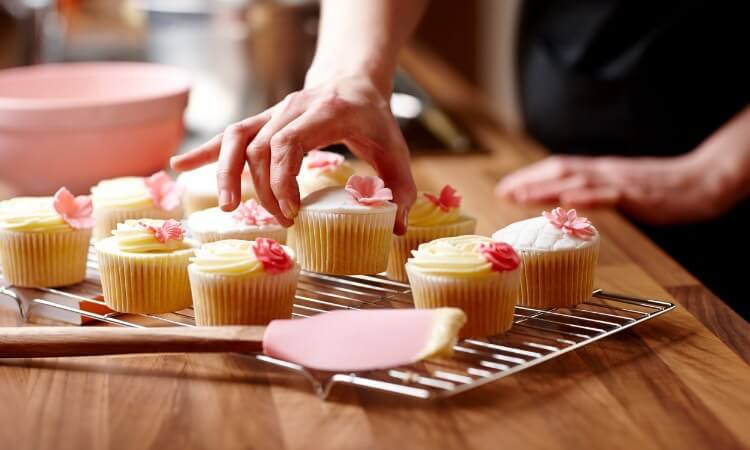 How Long To Bake Cupcakes From Cake Mix: A Quick Guide