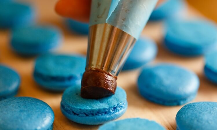 The 7 Best Cake-Decorating Kits For Instagrammable Cakes