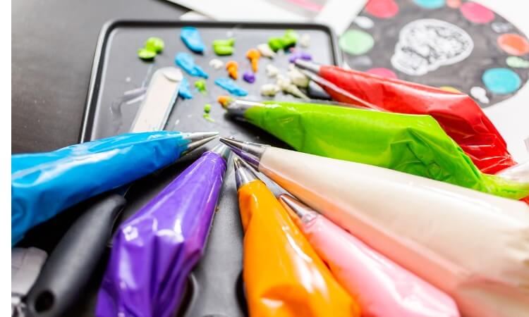 The 7 Best Disposable Pastry Bags For Bakers