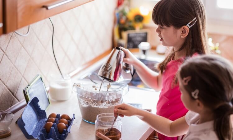 The 7 Best Handheld Mixers For Your Kitchen