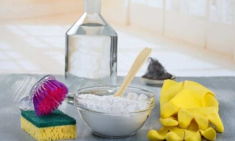 10 Genius Uses for Baking Soda