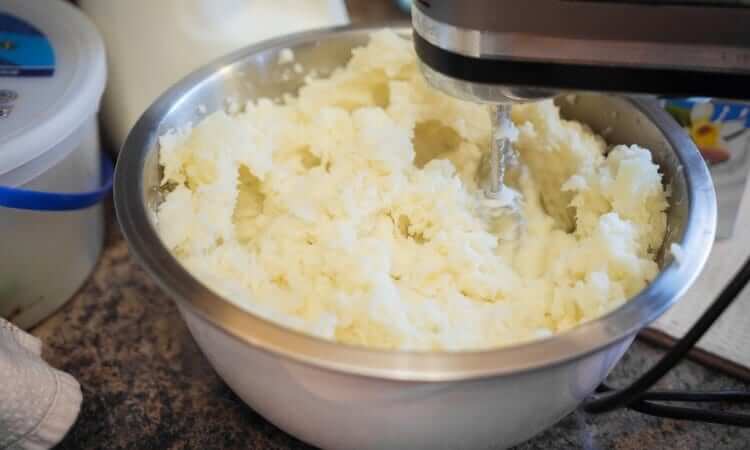How Can I Use The Best Hand Mixer For Mashed Potatoes?