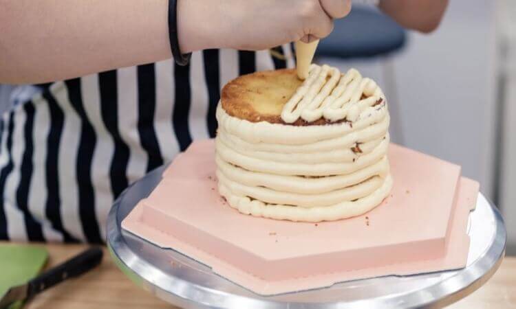 The 7 Best Cake Decorating Turntables