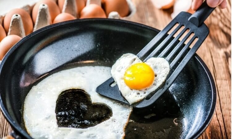 The-7-Best-Silicone-Spatulas-For-Eggs